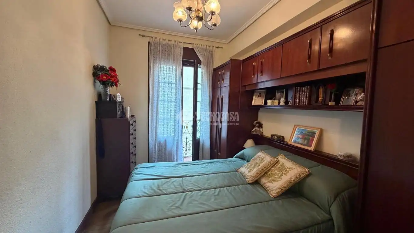 Bedroom of Flat for sale in Bilbao   with Parquet flooring and Balcony