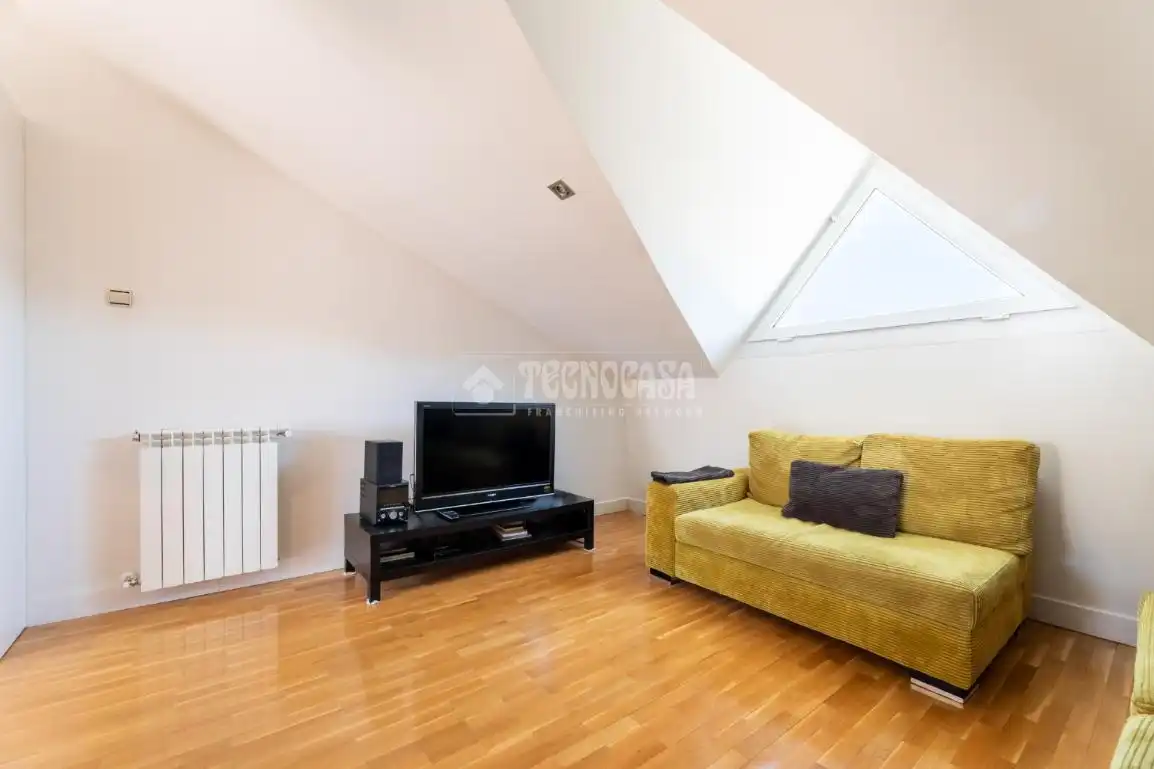Living room of Flat for sale in Torrelodones  with Air Conditioner, Heating and Terrace