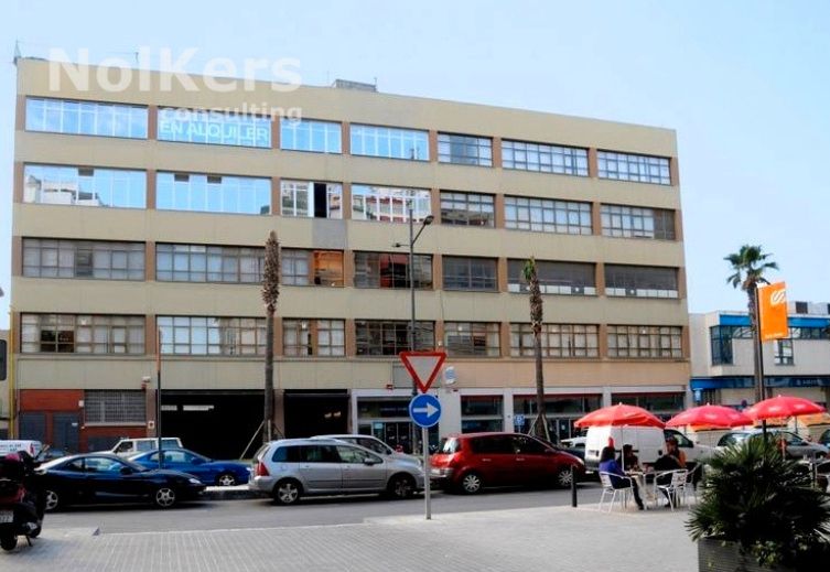 Vista exterior de Nave industrial de alquiler en L'Hospitalet de Llobregat con Calefacción y Alarma