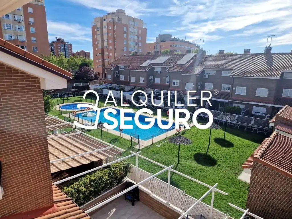 Außenansicht von Haus oder Chalet zur Miete in Fuenlabrada mit Heizung, Terrasse und Abstellraum