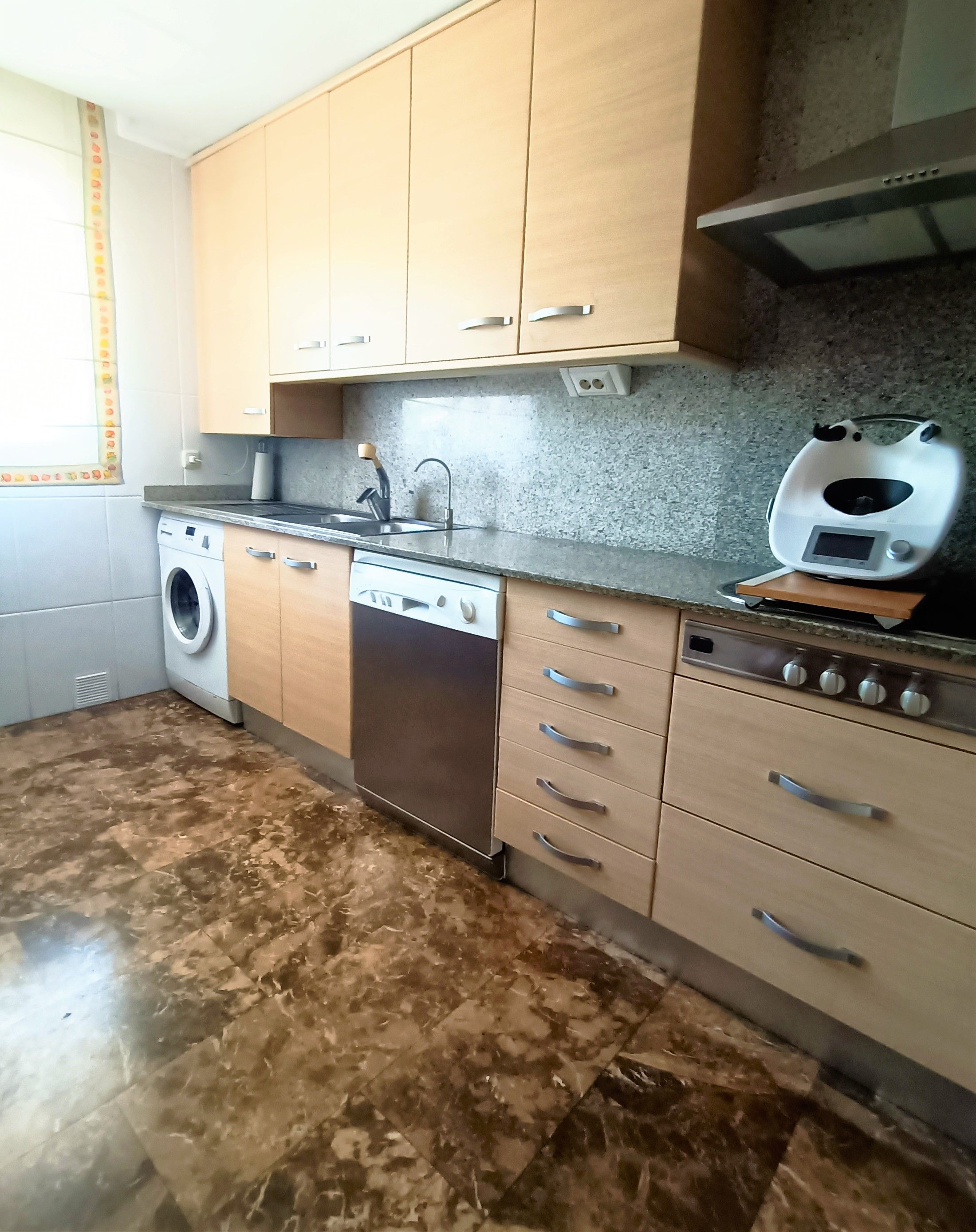 Cocina de Casa adosada en venta en Cambrils con Aire acondicionado, Calefacción y Jardín privado