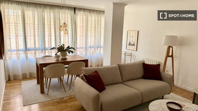 Piso en Alquiler en Cuatro Caminos - Azca