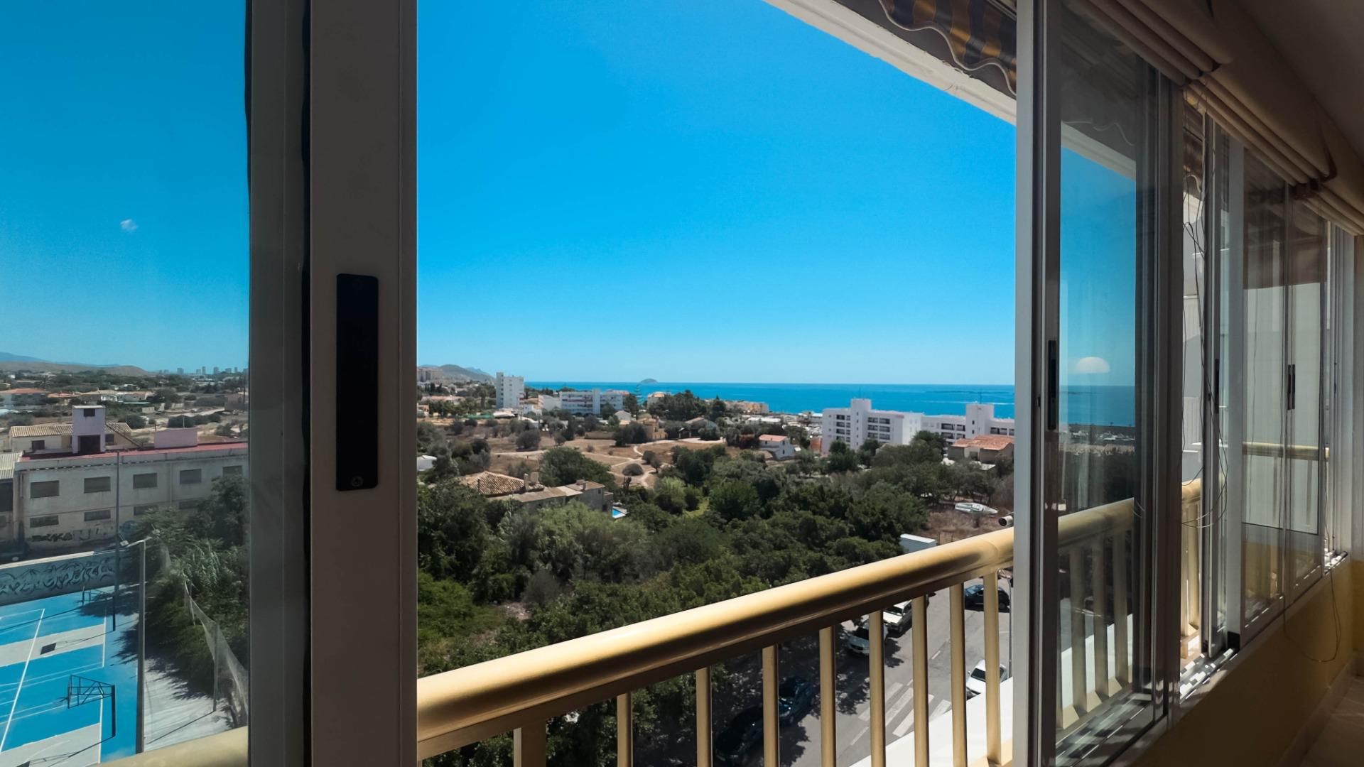 Vista exterior de Pis en venda en Villajoyosa / La Vila Joiosa amb Aire condicionat, Jardí privat i Traster