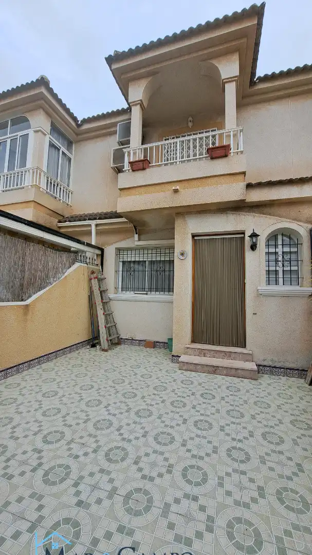 Vista exterior de Casa adosada en venta en San Pedro del Pinatar con Aire acondicionado, Jardín privado y Amueblado