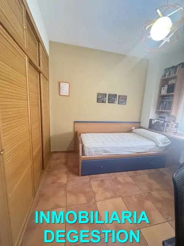 Casa adosada en venta en Linarejos