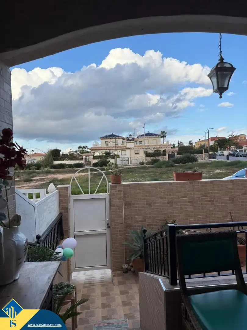 Bungalow amb piscina en venda a Nueva Torrevieja - Aguas Nuevas, imagen 3