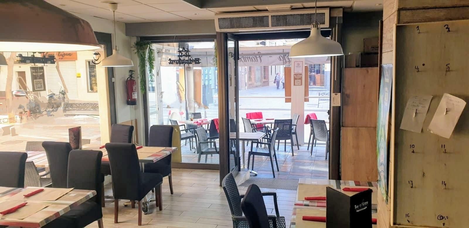 Local en traspaso en Fuengirola con Aire acondicionado, Terraza y Amueblado