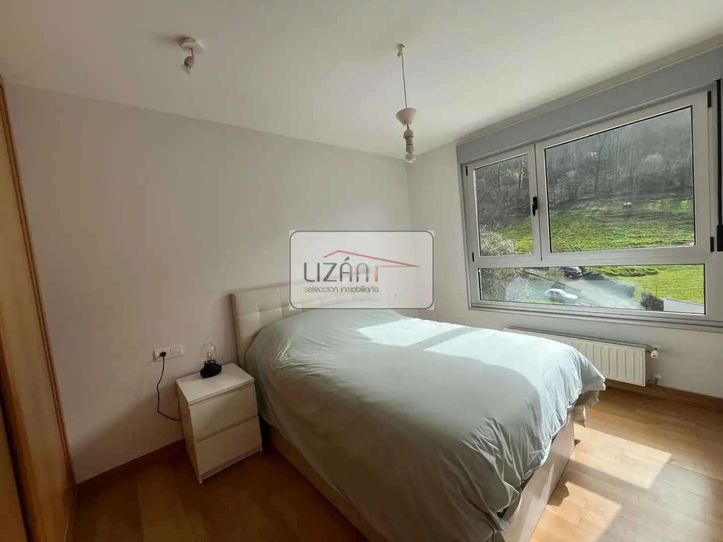 Schlafzimmer von Wohnung zum Verkauf in Oviedo  mit Heizung, Parkett und Abstellraum