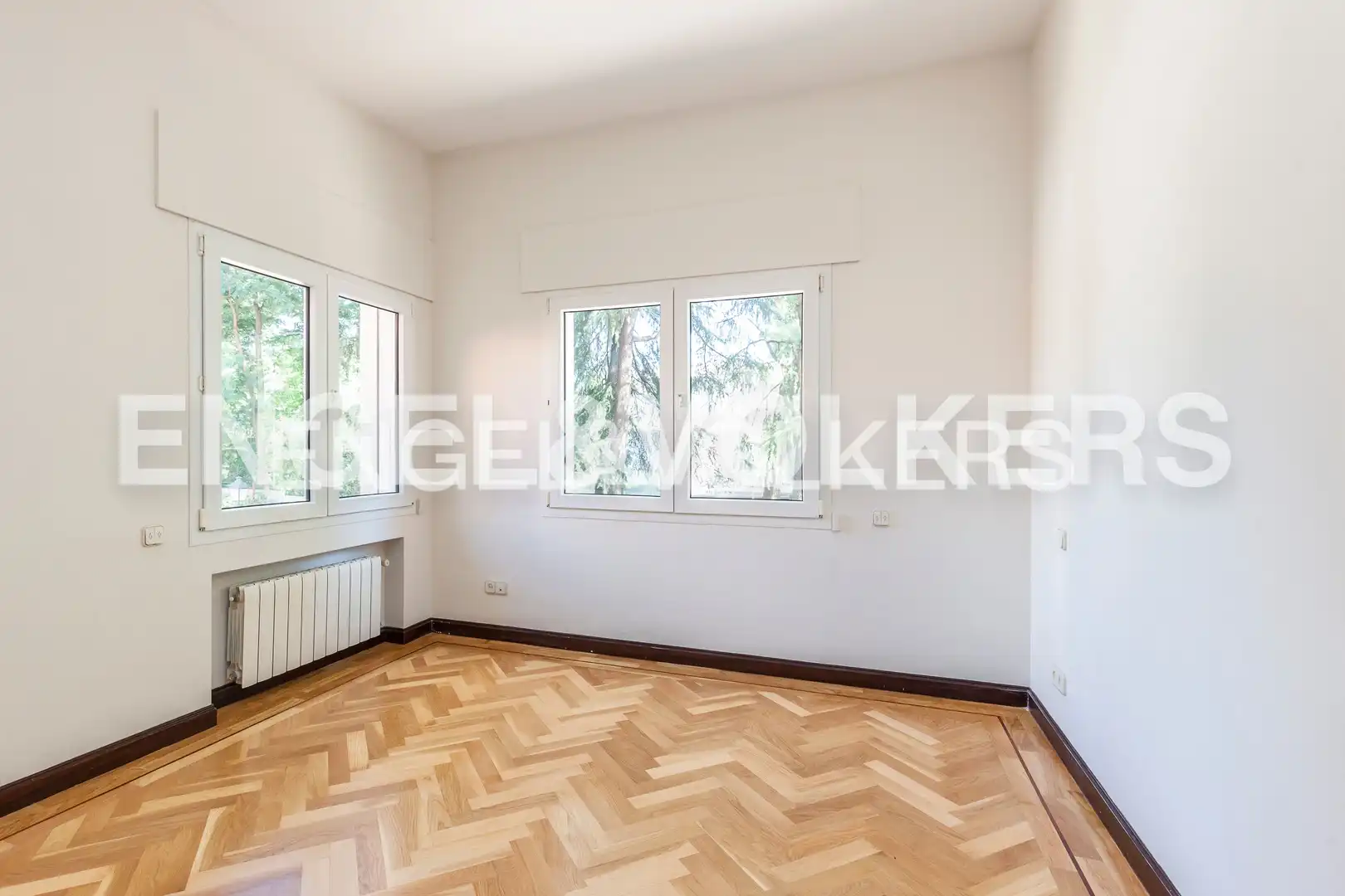 Vista exterior de Casa o chalet en venta en Madrid con Aire acondicionado, Calefacción y Jardín privado