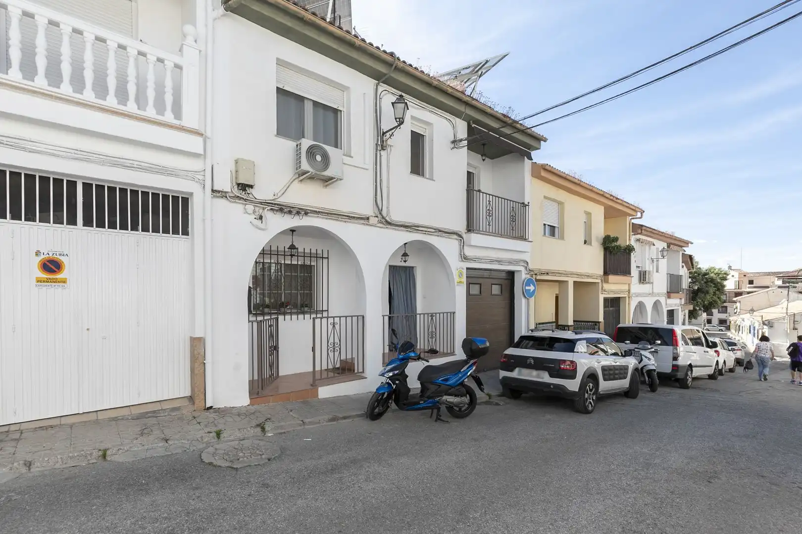 Vista exterior de Casa adosada en venda en La Zubia