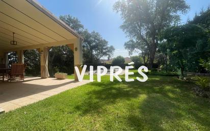 Jardí de Casa o xalet en venda en Cáceres Capital amb Aire condicionat, Calefacció i Piscina