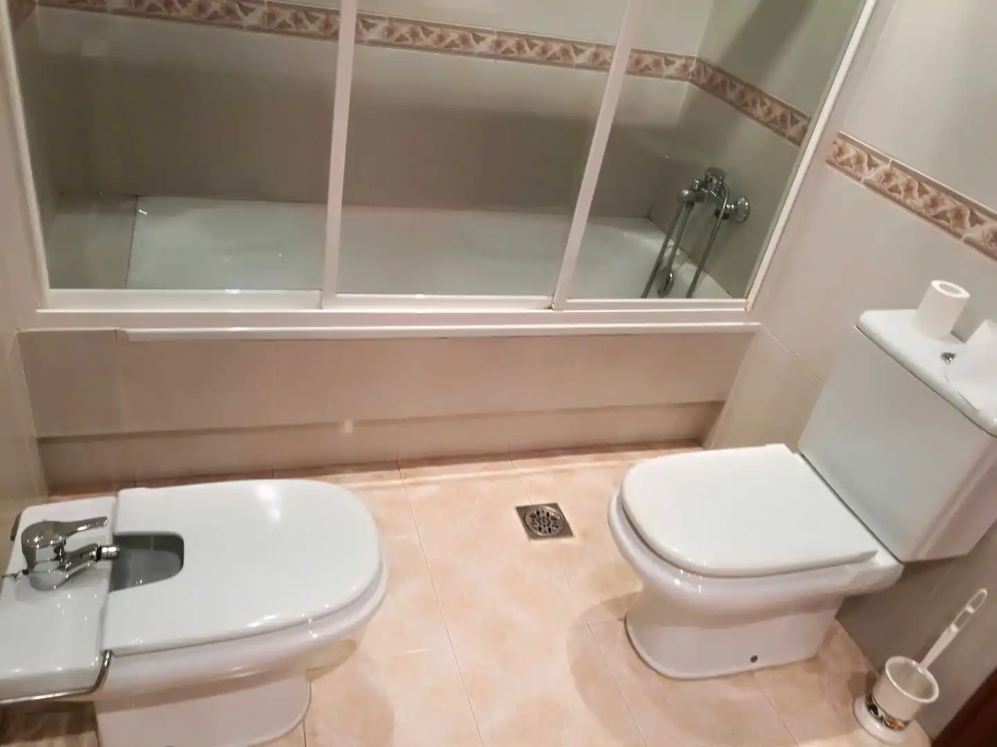 Baño de Piso de alquiler en Centro Urbano