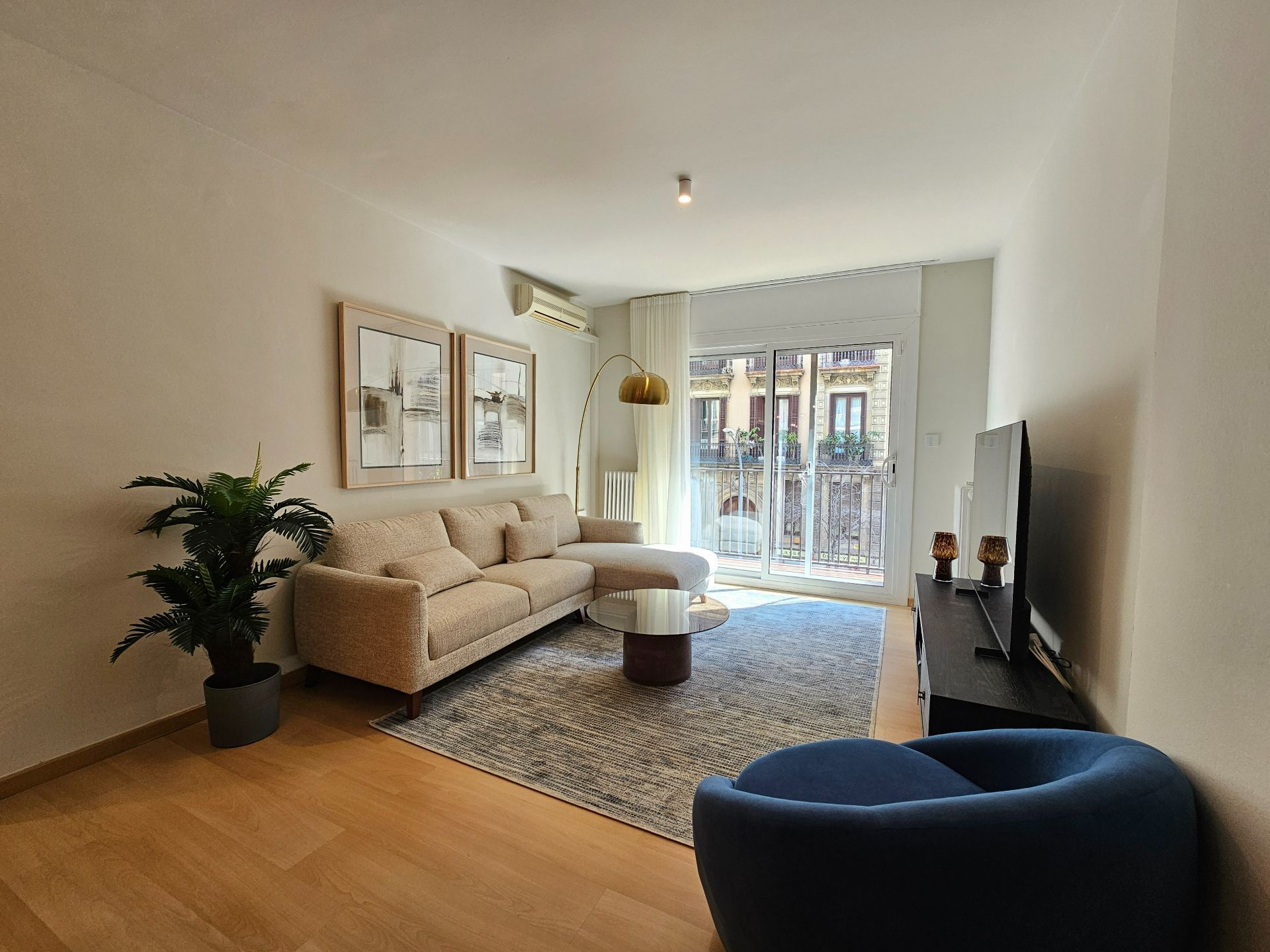 Living room of Flat for rent in  Barcelona Capital  with Air Conditioner, Terrace and Furnished