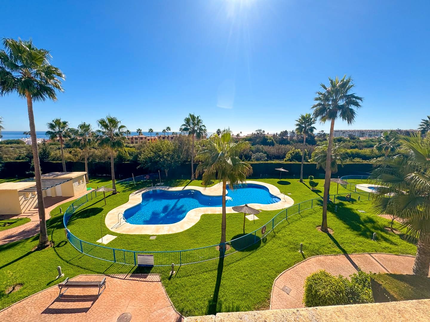 Piscina de Àtic en venda en Casares amb Terrassa, Traster i Piscina comunitària