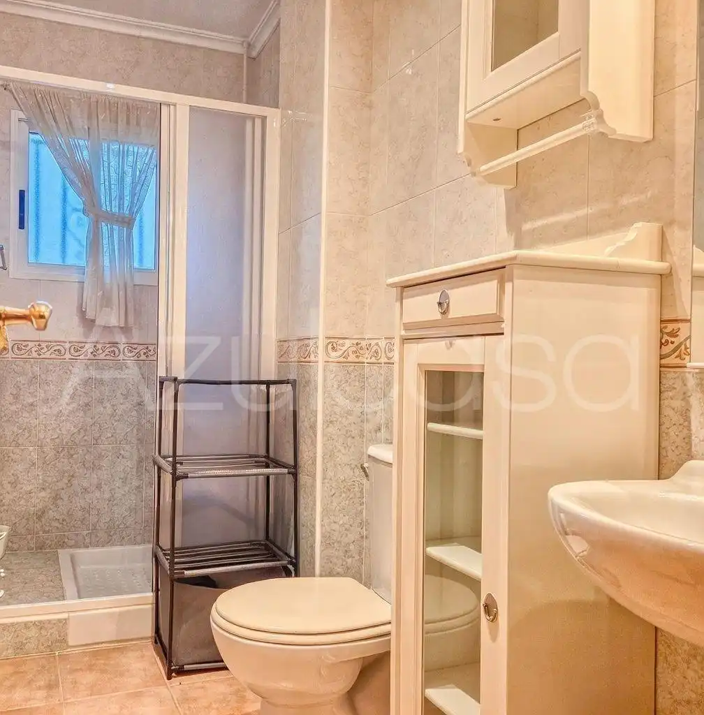 Baño de Casa o chalet en venta en Castalla con Jardín privado, Terraza y Trastero