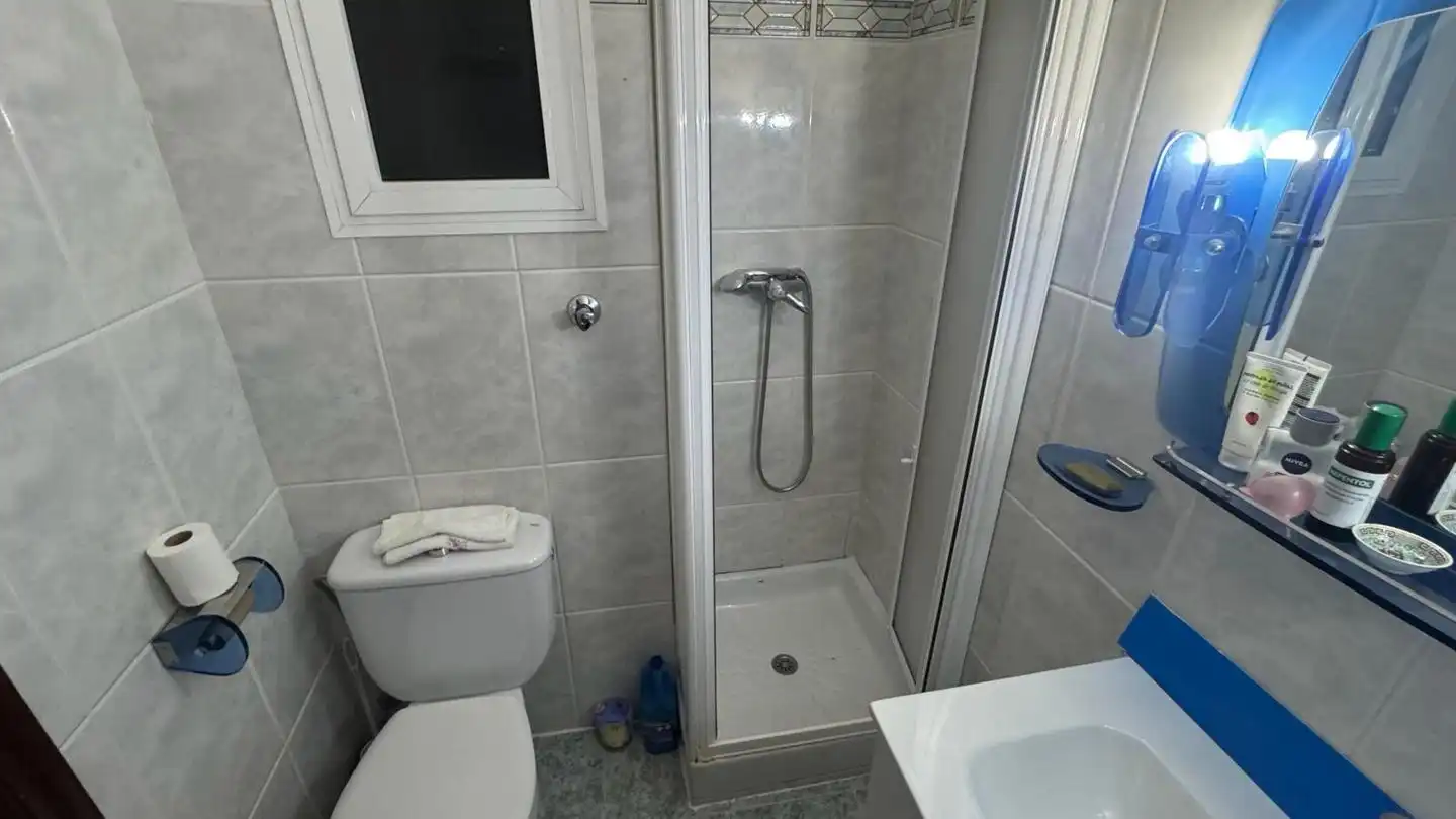 Baño de Piso de alquiler en Valencia con Aire acondicionado, Terraza y Amueblado