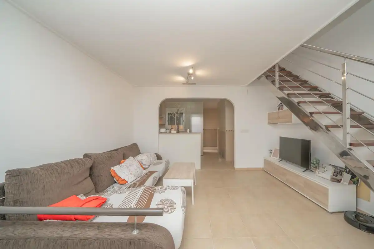 Sala de estar de Casa adosada en venta en Almoradí con Aire acondicionado, Calefacción y Terraza