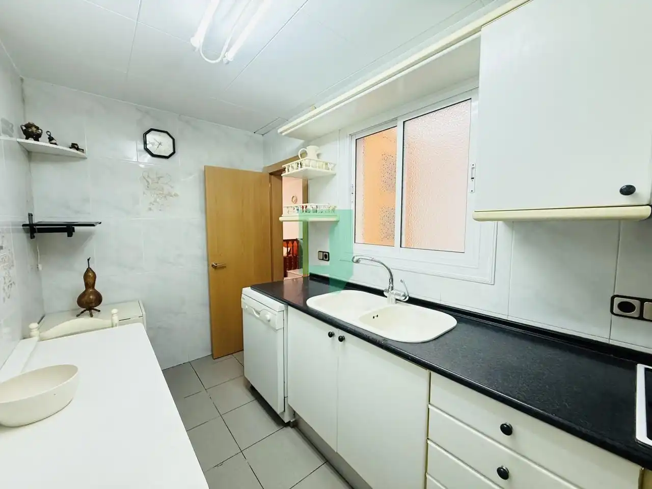 Cuina de Casa o xalet en venda en Badalona amb Calefacció, Parquet i Balcó