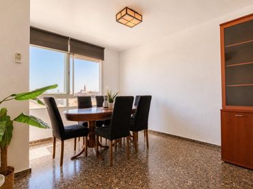 Appartement avec balcon à vendre à Calle JUAN DE JUANES 4