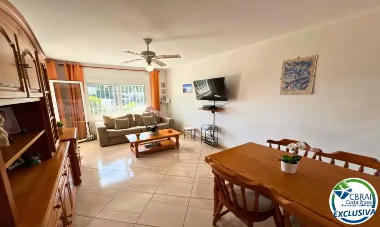 Sala de estar de Planta baja en venta en Roses con Jardín privado, Trastero y Amueblado