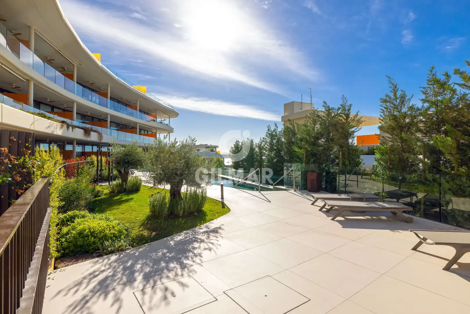 Außenansicht von Wohnungen zum Verkauf in Fuengirola mit Heizung, Privatgarten und Abstellraum