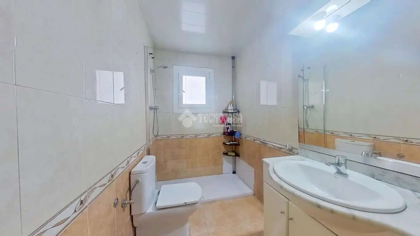 Bathroom of Flat for sale in Cerdanyola del Vallès  with Balcony