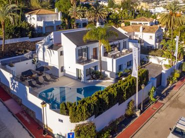 Villa con balcone in vendita a Nueva Andalucía