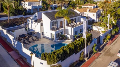 Completamente renovada villa en Las Brisas con espectaculares vistas a la montaña La Concha...