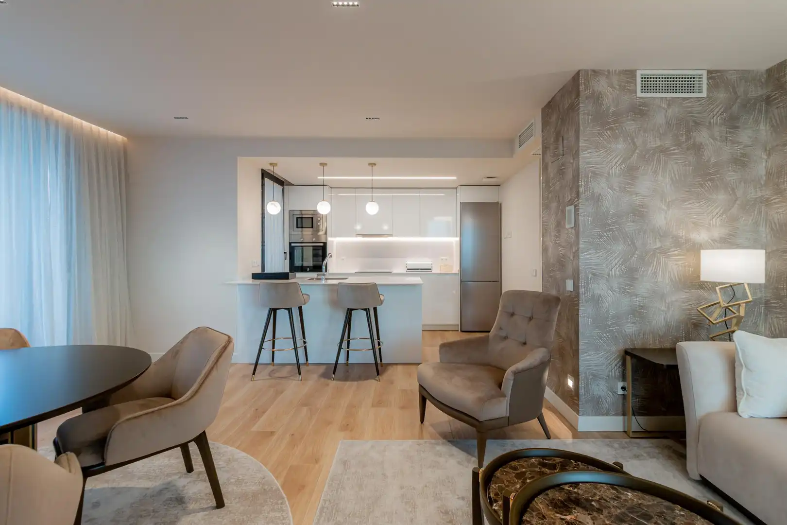 Sala de estar de Apartamento en venta en Madrid con Calefacción, Jardín privado y Piscina comunitaria
