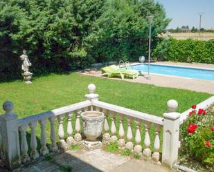 Jardí de Casa o xalet en venda en Castellanos de Villiquera amb Jardí privat i Piscina