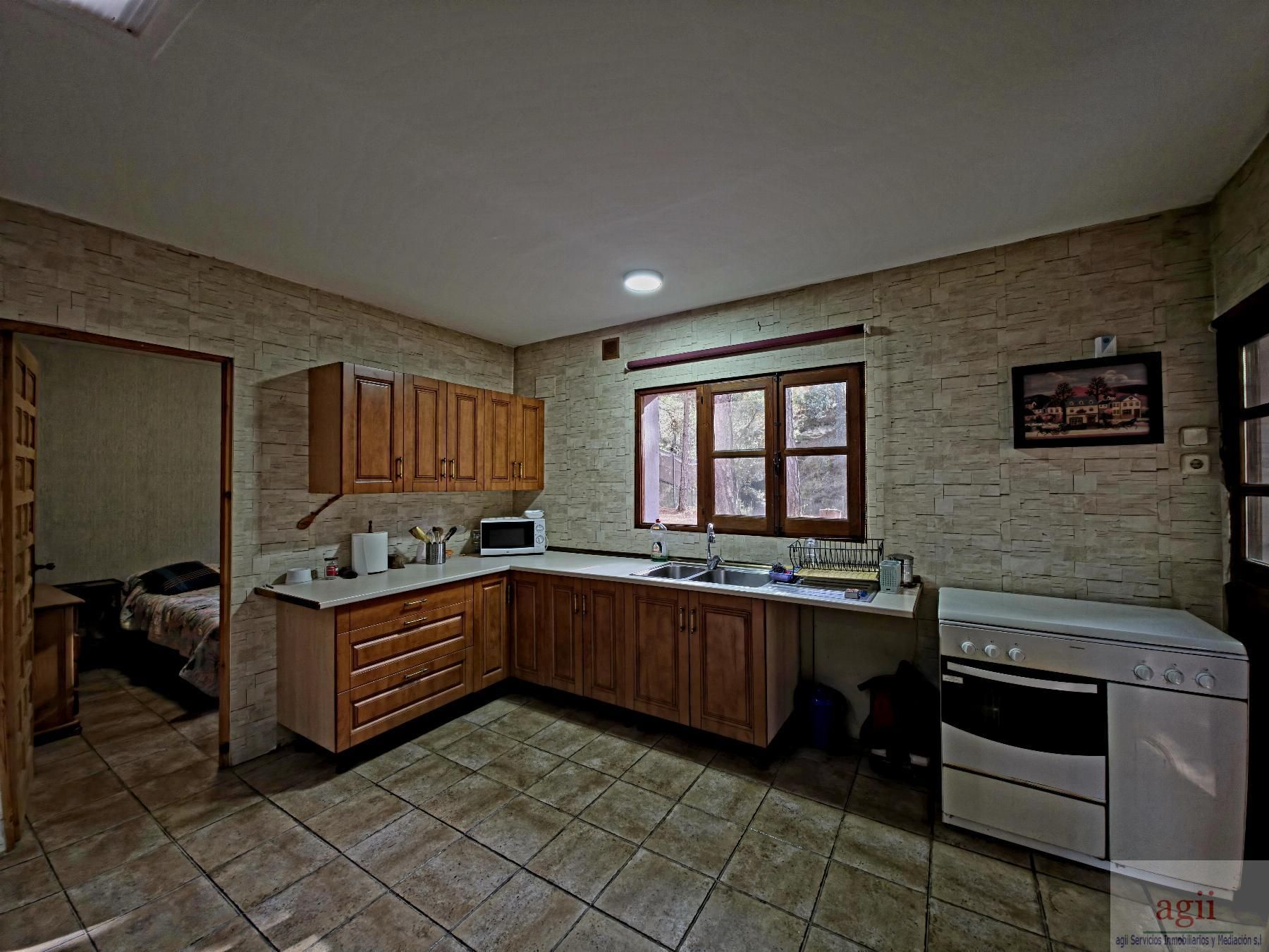 Cuina de Casa o xalet en venda en Trillo amb Terrassa, Traster i Moblat