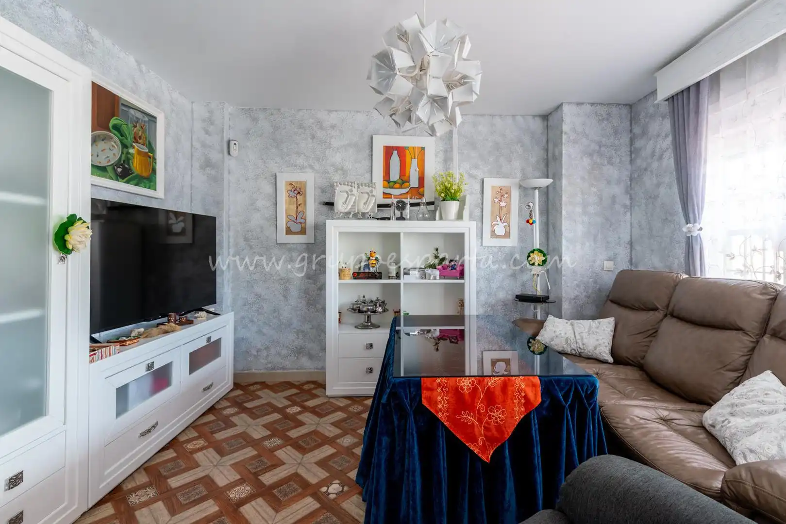 Sala d'estar de Casa adosada en venda en Huévar del Aljarafe amb Aire condicionat, Jardí privat i Traster
