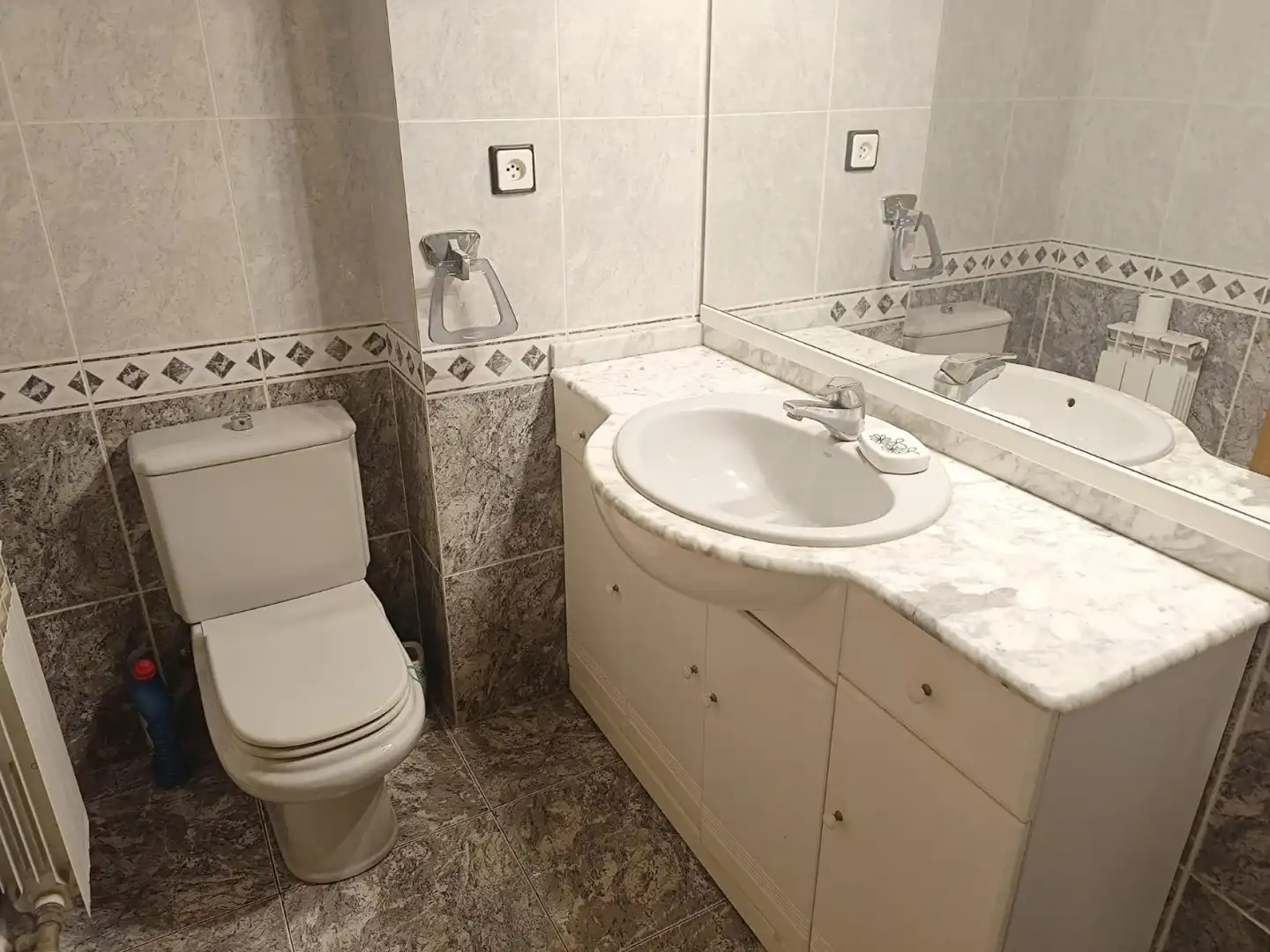 Baño de Piso en venta en Reus con Calefacción