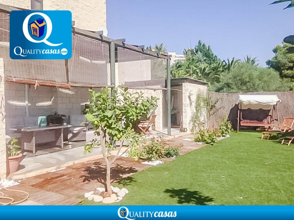 Jardí de Casa o xalet de lloguer en El Campello amb Aire condicionat i Terrassa