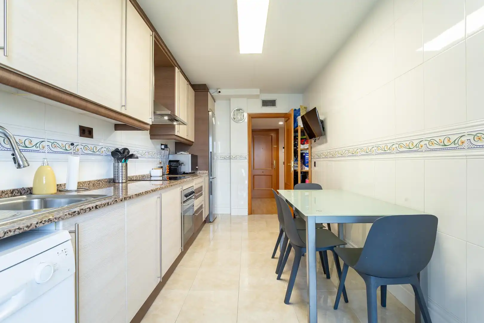 Kitchen of Attic for sale in Reus  with Air Conditioner, Private garden and Parquet flooring