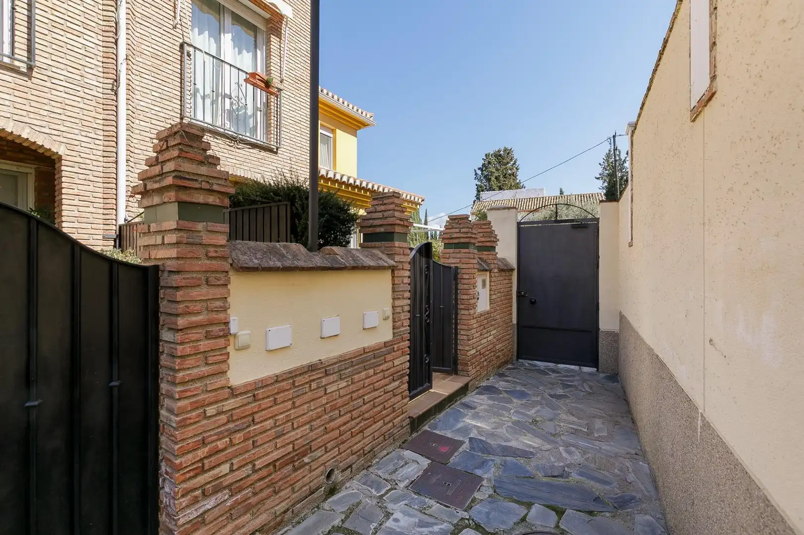 Vista exterior de Casa o chalet en venta en La Zubia con Calefacción, Jardín privado y Terraza