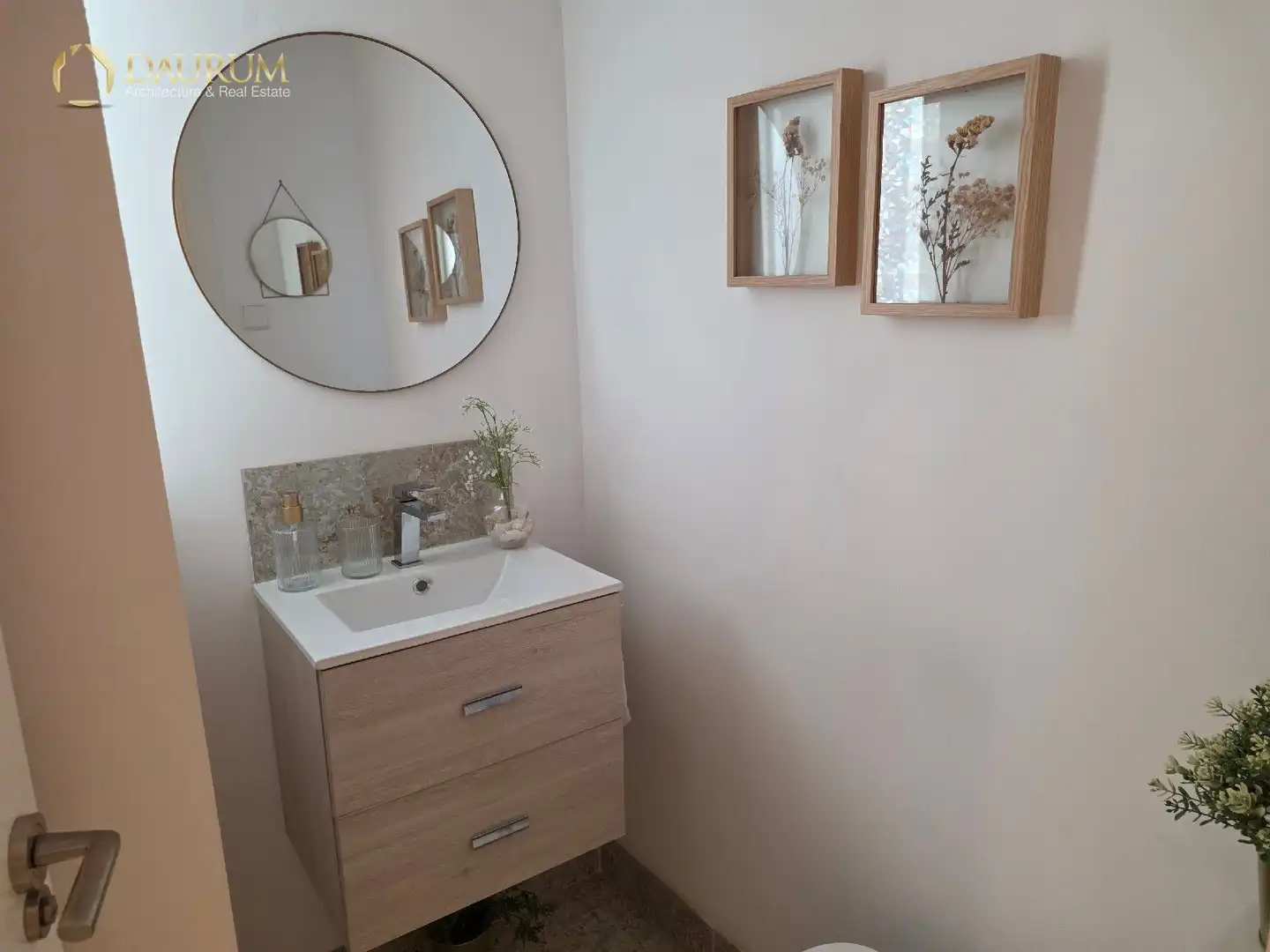Bathroom of Flat for sale in Sevilla  with Air Conditioner, Heating and Terrace