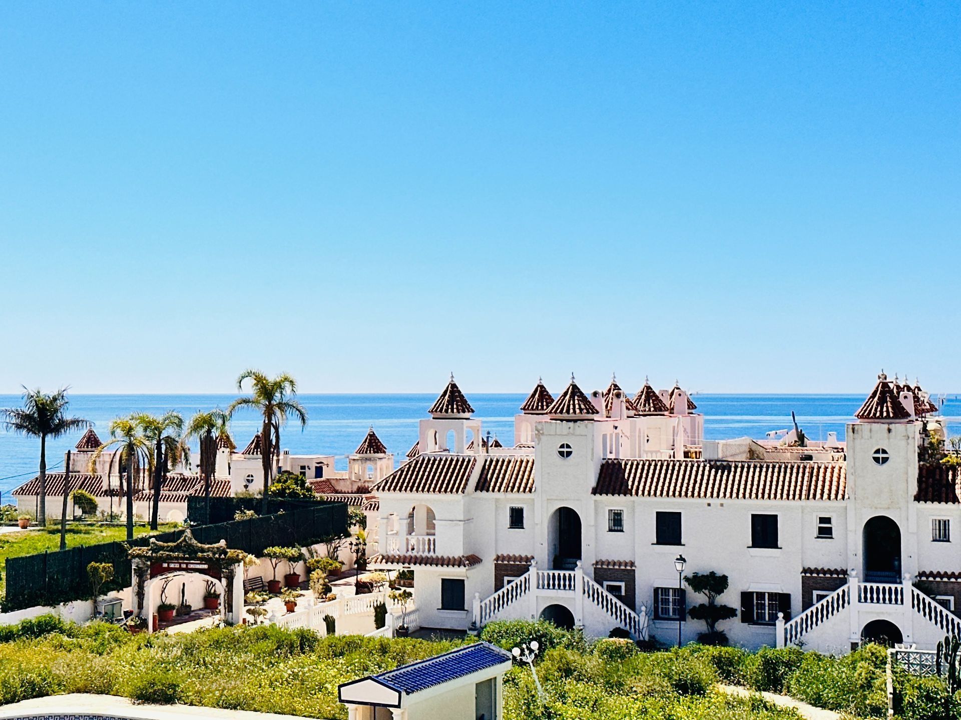 Exterior view of Single-family semi-detached for sale in Vélez-Málaga  with Air Conditioner, Heating and Terrace