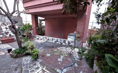 Terrassa de Casa o xalet en venda en Santa Coloma de Gramenet amb Aire condicionat, Terrassa i Traster