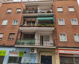 Exterior view of Flat for sale in  Madrid Capital  with Terrace, Furnished and Oven