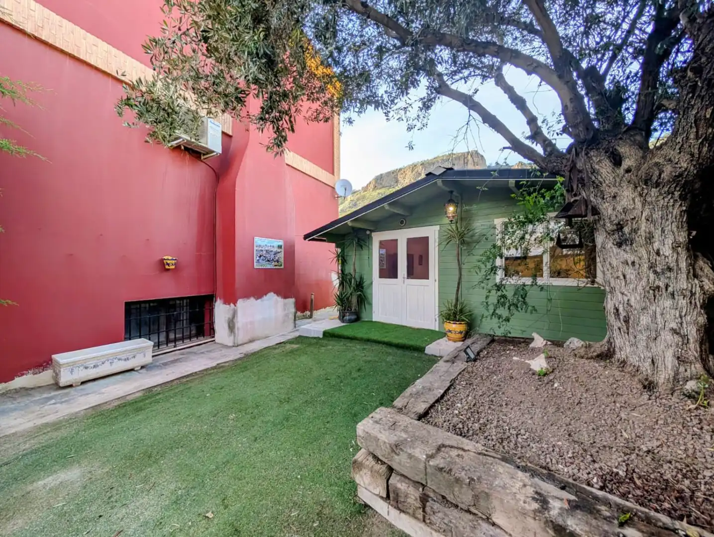 Vista exterior de Casa o xalet en venda en Loja amb Calefacció i Jardí privat