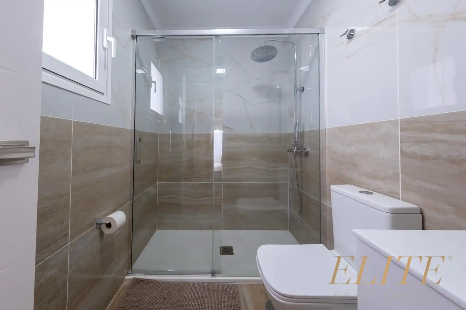 Bathroom of Detached homes for sale in San Bartolomé de Tirajana  with Air Conditioner, Private garden and Parquet flooring