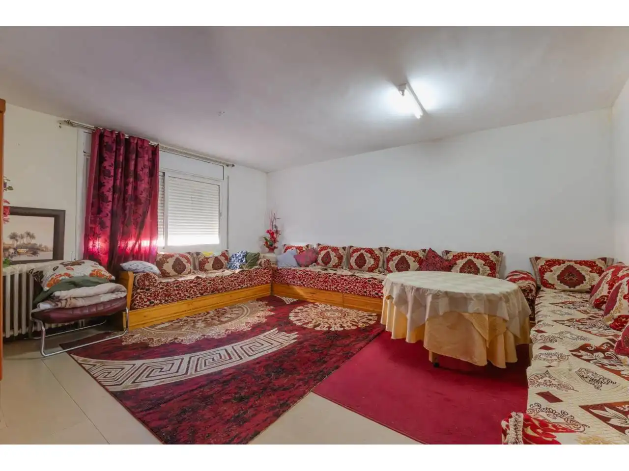 Wohnzimmer von Wohnung zum Verkauf in Salt mit Heizung
