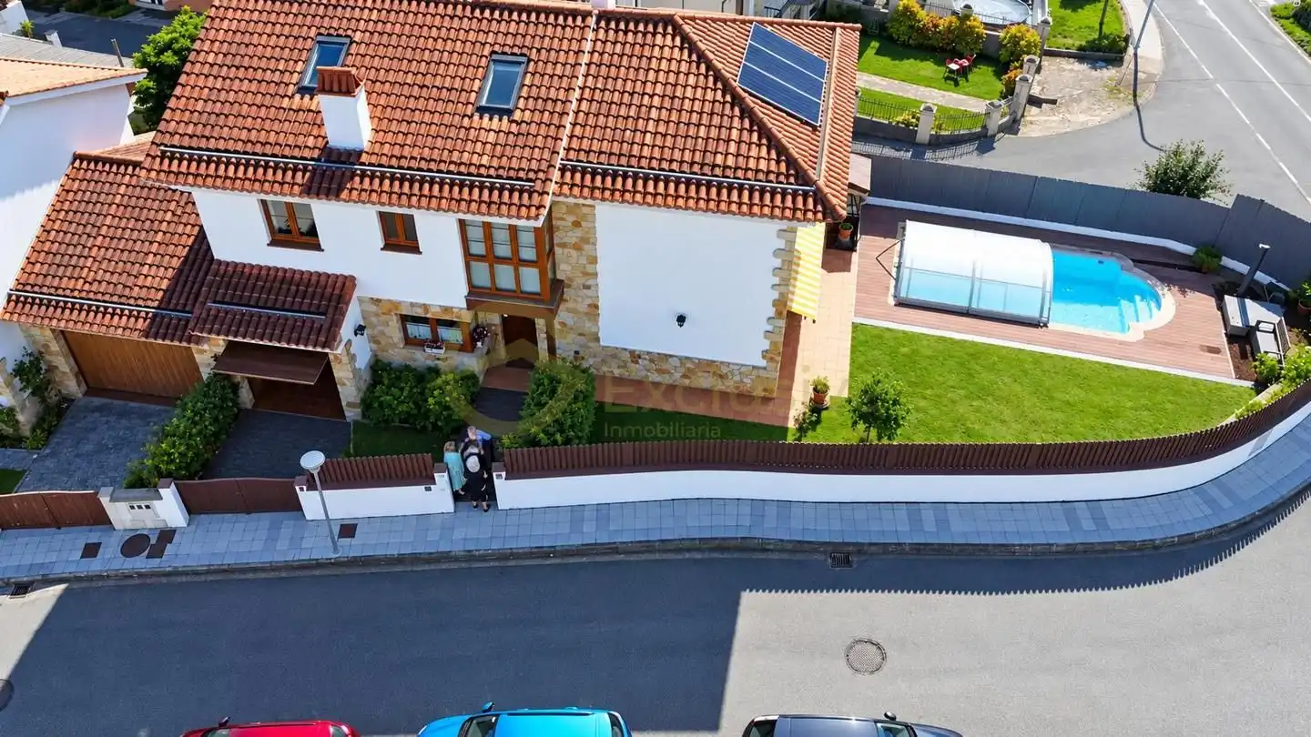 Casa con jardín en venta en LOS BAYONES 26, imagen 3