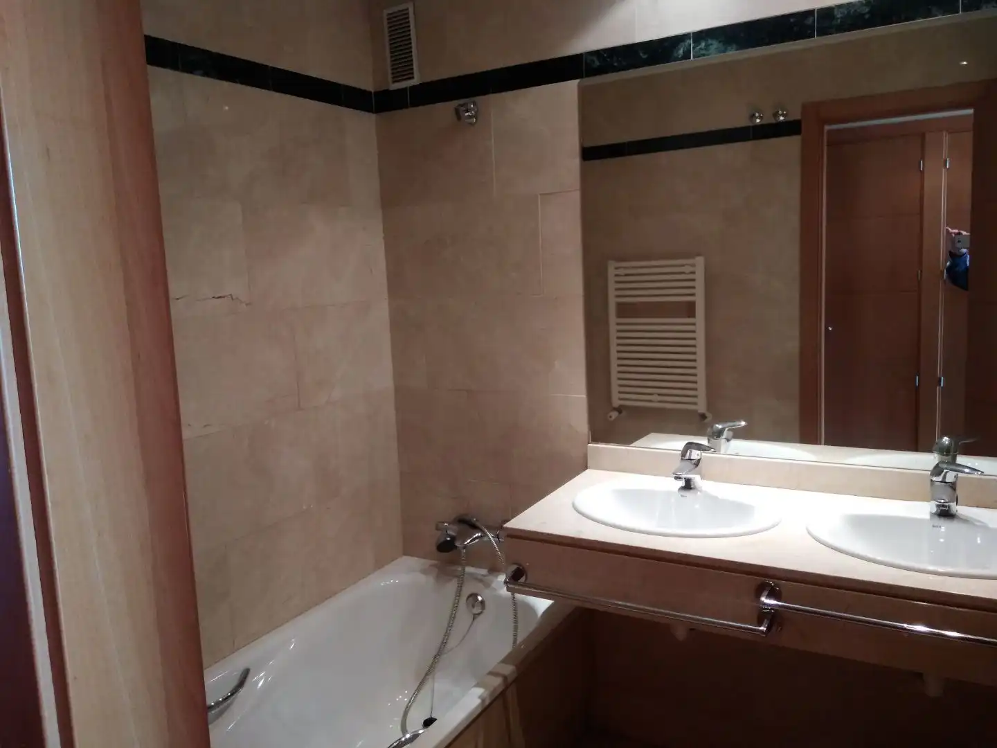 Badezimmer von Wohnung zur Miete in  Granada Capital mit Klimaanlage