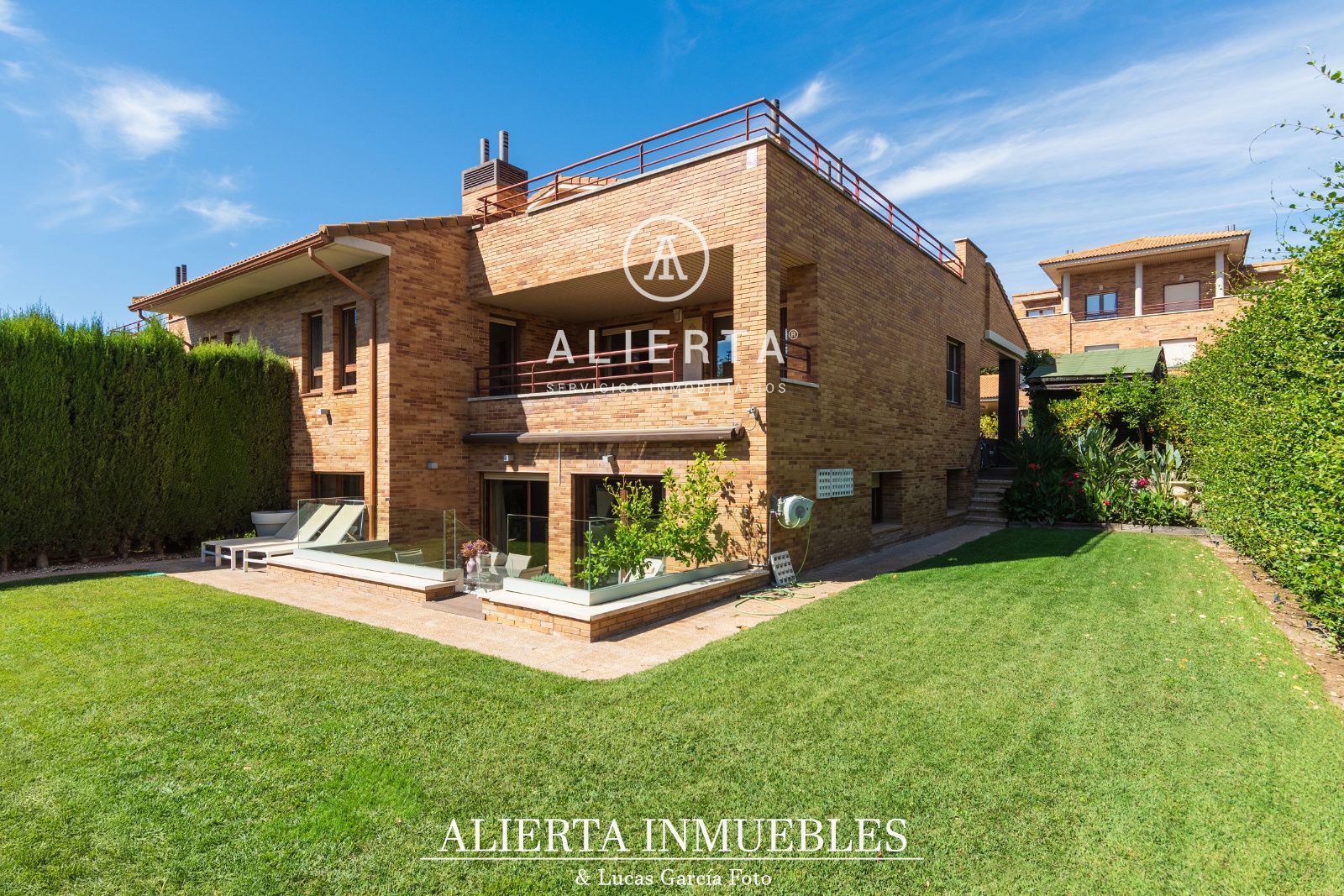 Vista exterior de Casa o chalet en venta en  Zaragoza Capital con Aire acondicionado, Calefacción y Piscina
