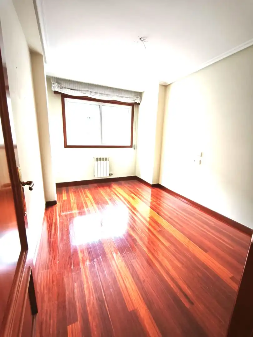 Habitación de Piso de alquiler en Vigo  con Calefacción, Parquet y Horno
