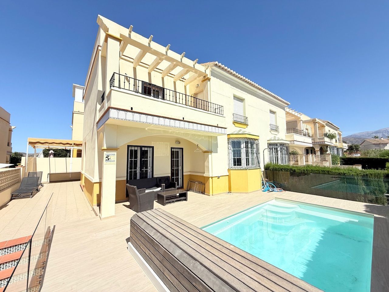 Exterior view of House or chalet for sale in Vélez-Málaga  with Air Conditioner, Heating and Private garden