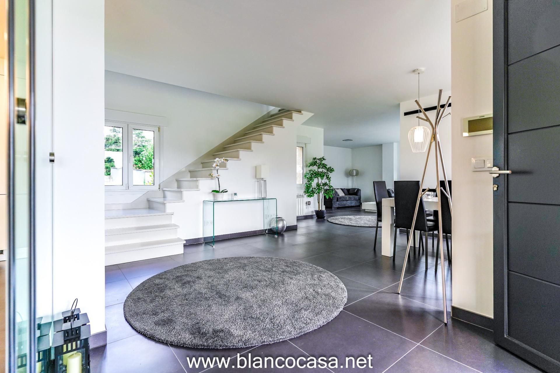 Casa o chalet en venta en Carballo con Calefacción, Jardín privado y Terraza