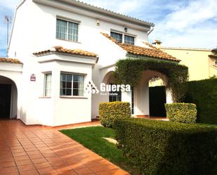 Vista exterior de Casa o xalet de lloguer en San Antonio de Benagéber amb Calefacció, Jardí privat i Terrassa